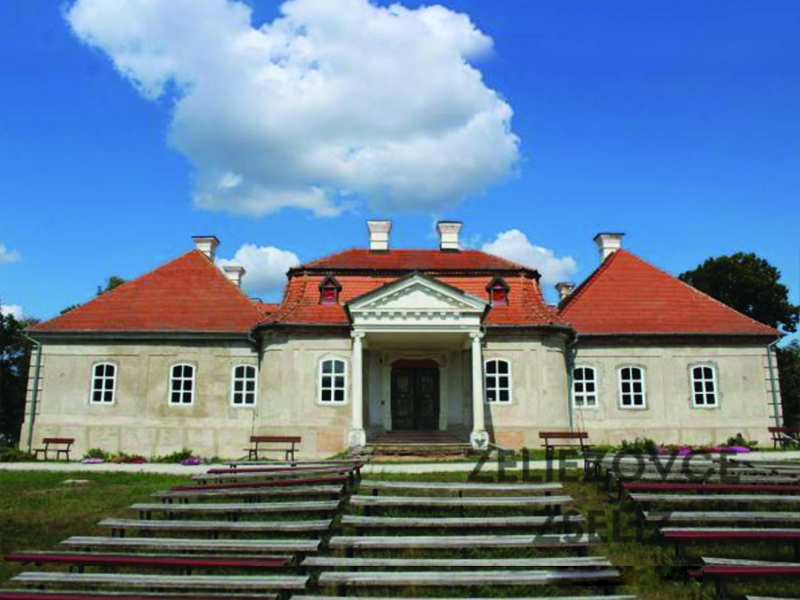 The manor house in Želiezovce will be restored, and the reconstruction should restore its original appearance